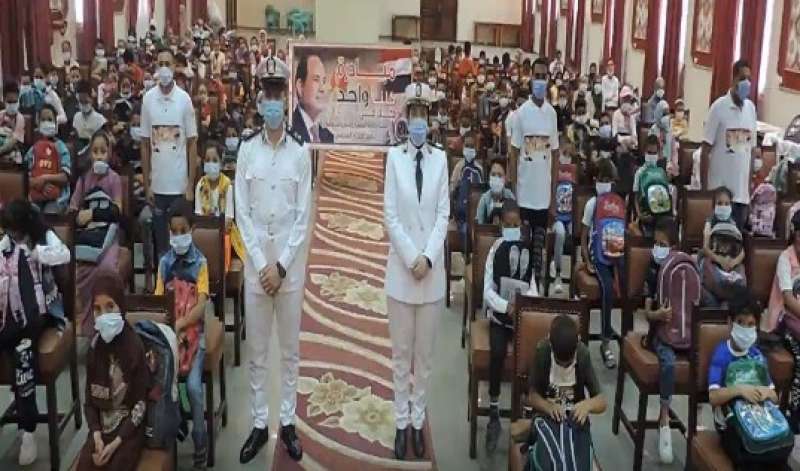 الداخلية توزع الشنط المدرسية