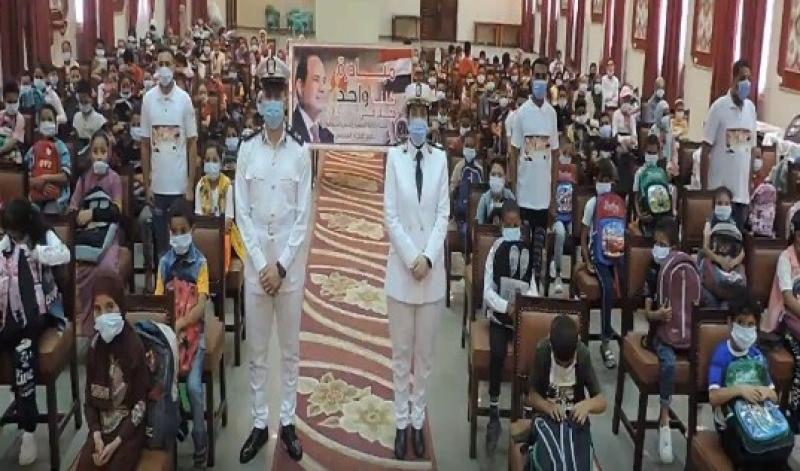 كلنا واحد.. الداخلية توزع الشنط المدرسية على الأطفال بدور الرعاية