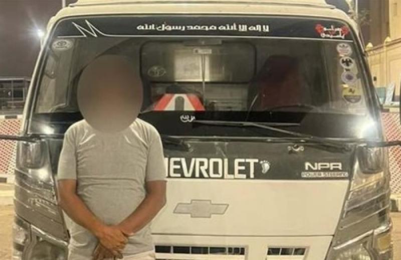 ضبط سائق يقود سيارة عكس الاتجاه بكورنيش المعادي