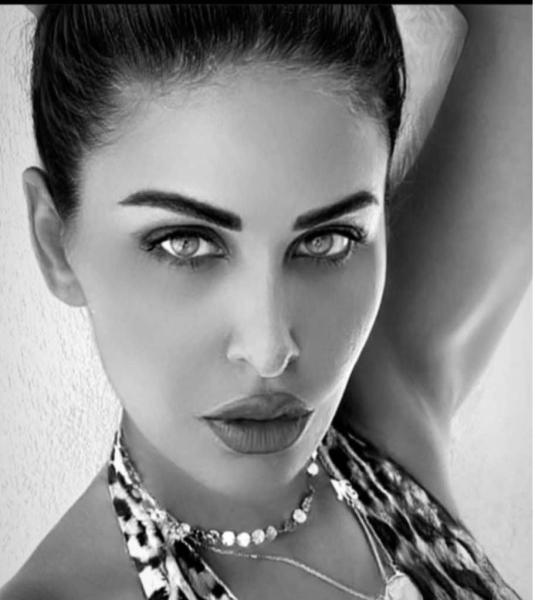 بـ مكياج صاخب.. مي سليم تبهر جمهورها