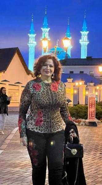 إلهام شاهين تتصدر السوشيال ميديا بصورها في مهرجان كازان السينمائي