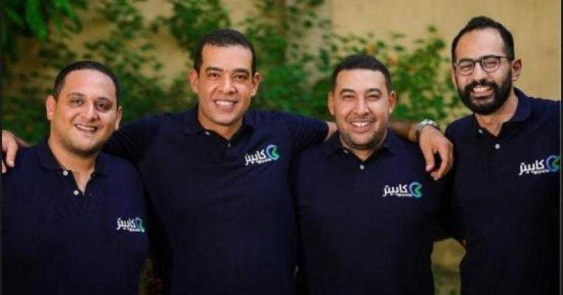 بعد هروبهما بـ«33 مليون دولار».. أول تعليق من صاحب الصورة المتداولة مع مؤسسي «كابيتر»