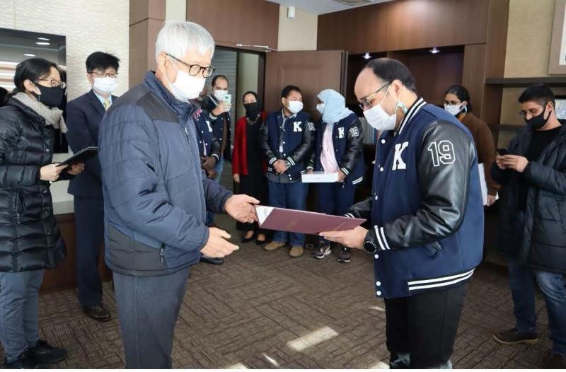 «الطاقة الذرية» تحتفل بمهندسيها لحصولهم على ماجستير الهندسة النووية من كوريا