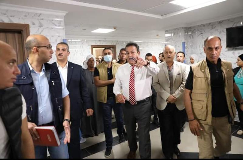 وزير الصحة خلال الجولة 