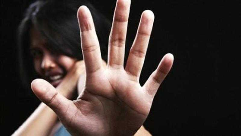 فصل مدرس أجبر طالبة على إقامة علاقة جنسية معه