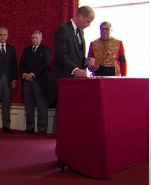 الأمير ويليام يشارك مراسم تنصيب والده ملكا لبريطانيا.. فيديو