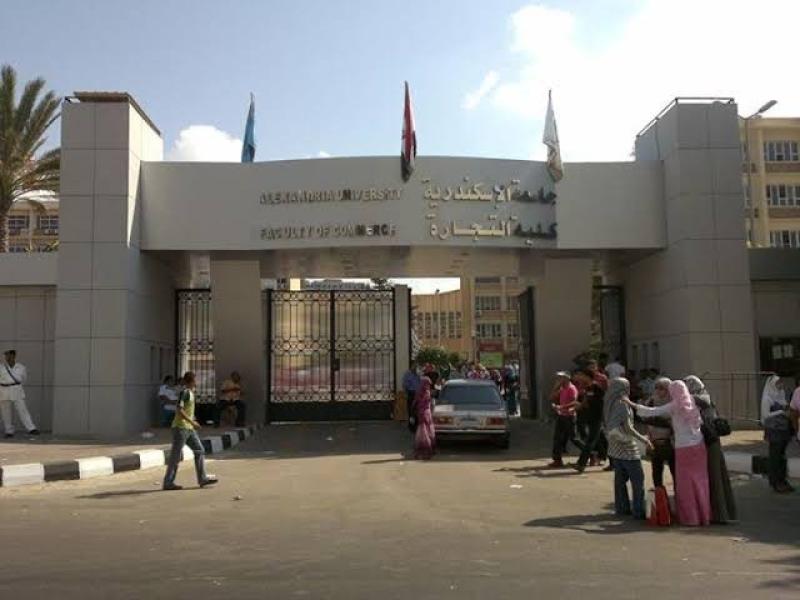 مفاجأة.. حقيقة صفع العميد طالبتين بـ تجارة الإسكندرية «فيديو»