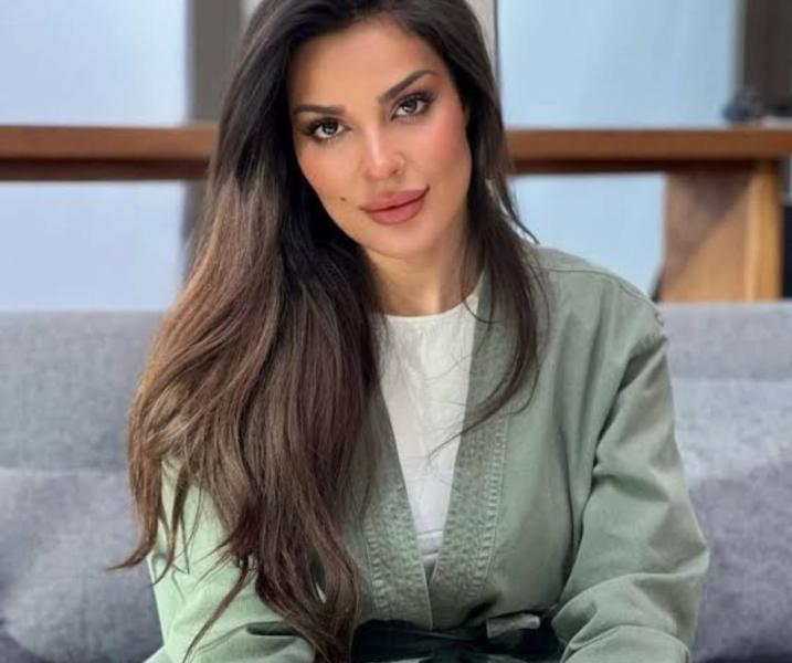 «بتسدي بوزك وبتنضبي».. وصلة ردح بين نادين نجيم ومتابعة لها