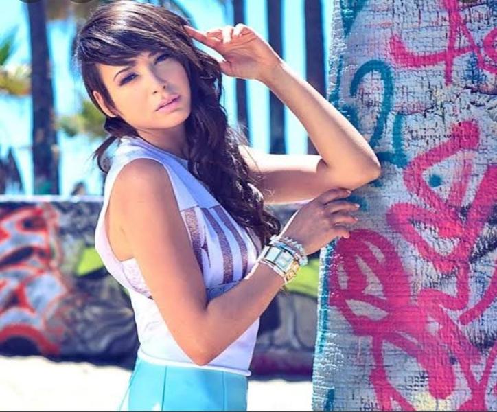 ساندي تطرح أغنيتها الجديدة وتكشف سبب غيابها عن التمثيل