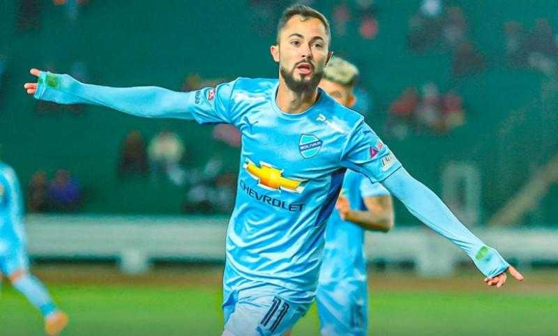 موعد وصول سافيو مهاجم الأهلي الجديد إلى القاهرة | خاص