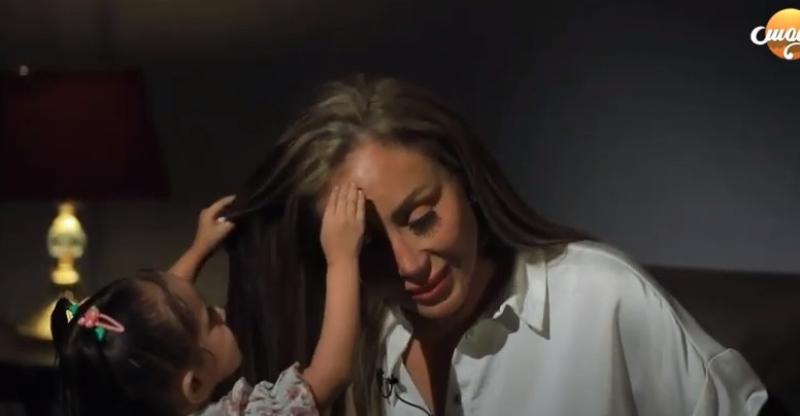 بسبب شعرها.. طفلة تحرج ريهام سعيد على الهواء «فيديو»