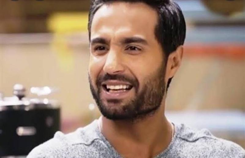 أزمة منتصف العمر.. الماضي يطارد كريم فهمي لتنكشف علاقاته السابقة