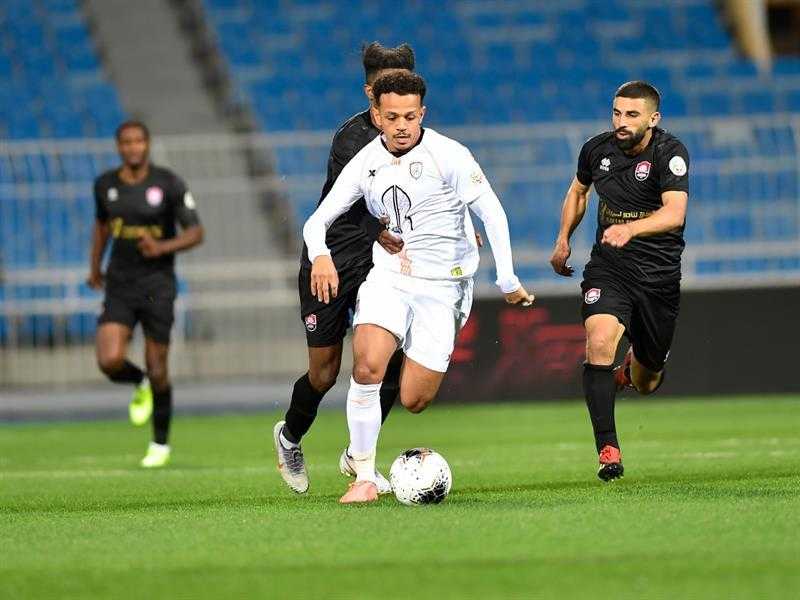 لاعب فريق الرائد السعودي يبصق على وجه أحمد حجازي.. وإدارة ناديه ترد