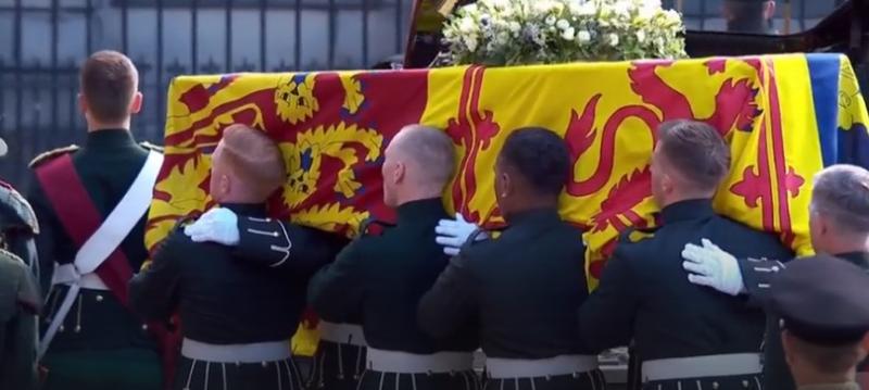 شاهد.. مراسم نقل نعش الملكة إليزابيث الثانية إلى كاتدرائية سانت جايلز