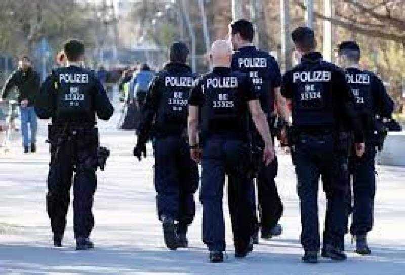 الشرطة الإيطالية تحرر امرأة مسنة سجنها شقيقها وزوجته 22 عامًا