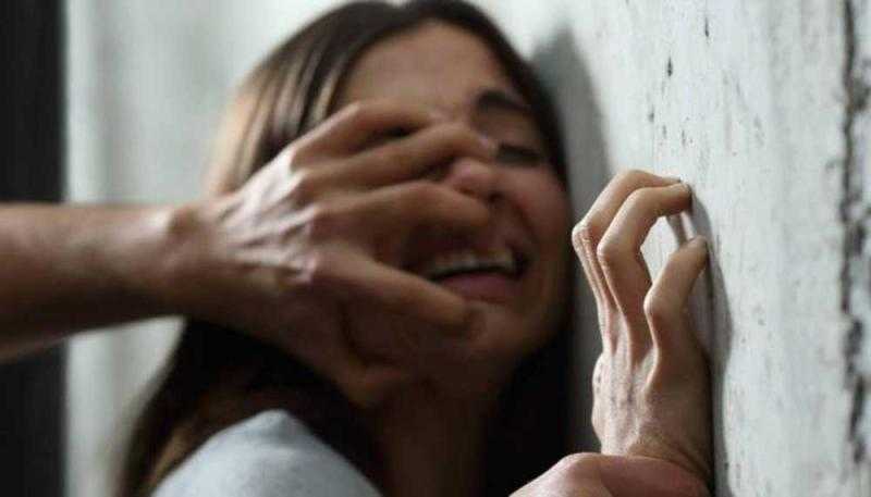 تحت تهديد السلاح.. المشدد 3 سنوات للمتهم بهتك عرض فتاة بالشروق