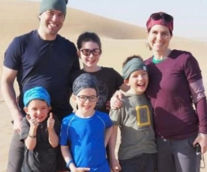 قبل أن يفقد أطفالها بصرهم.. عائلة كندية تجوب العالم «فيديو»