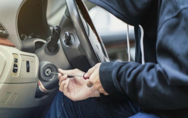 عصابة سرقة السيارات 