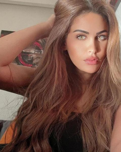 بفستان حمالات أسود.. مي سليم تشعل السوشيال ميديا