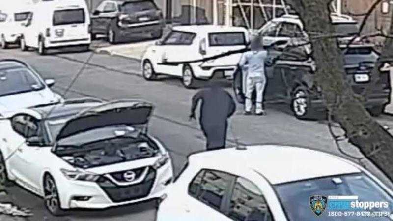 «واحد مسكها والتاني دبحها من رقبتها».. تفاصيل ذبح فتاة في شارع بالمنصورة الآن