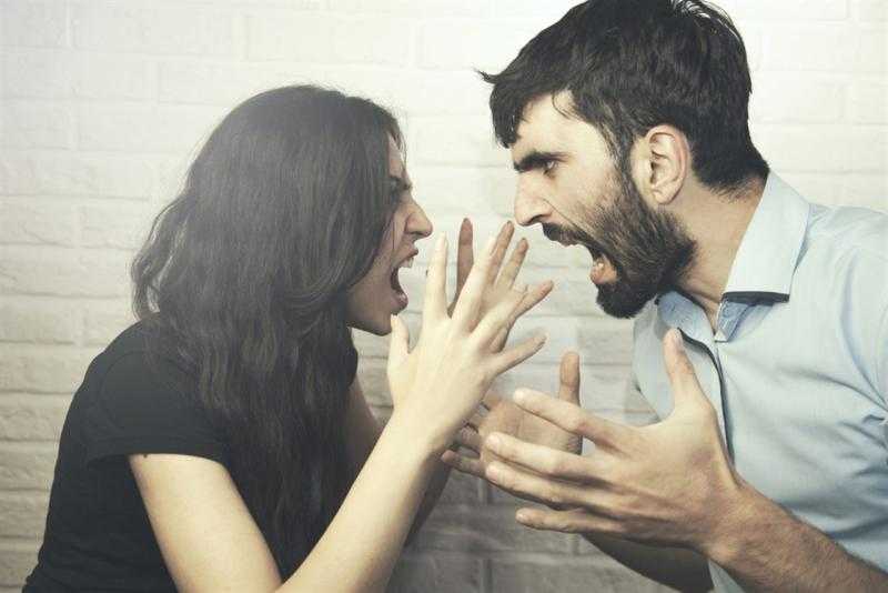 أستاذ علم اجتماع: «الرجل إذا ضرب زوجته يفقد رجولته»
