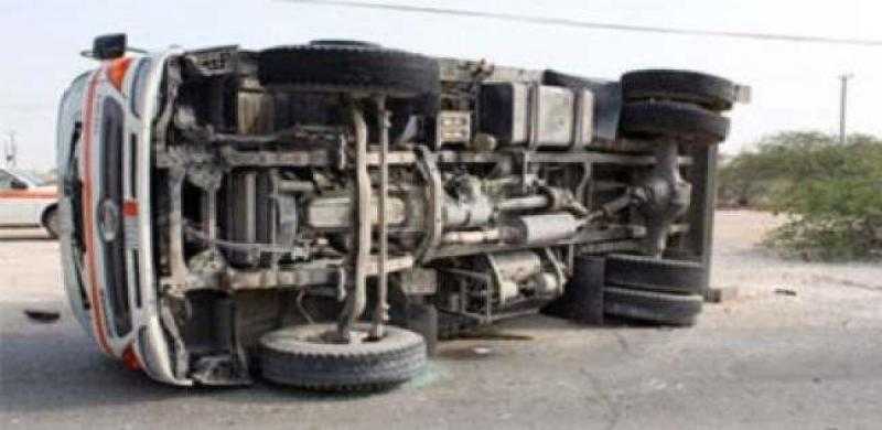 انقلاب سيارة نقل على طريق بنها شبرا الحر