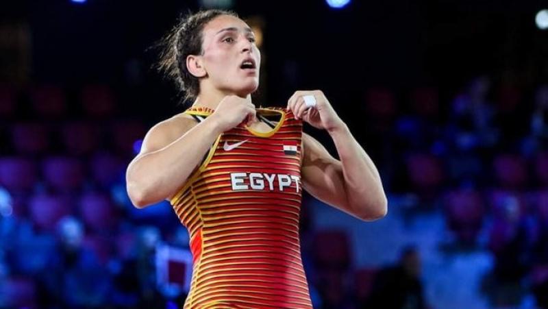 سمر حمزة تتوج بالميدالية الفضية في بطولة العالم للمصارعة