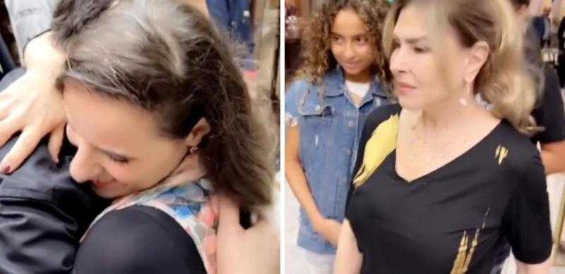 «بوس وأحضان».. شاهد: معجبة تهجم على هاني شاكر.. ورد فعل صادم من زوجته