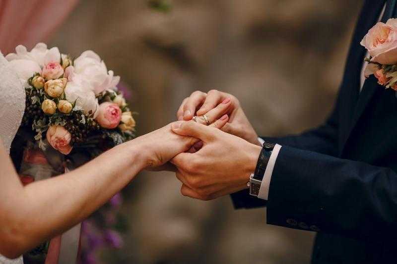 5 حالات يمنع الشرع فيها الرجل من الزواج حتى فترة معينة.. تعرف عليها