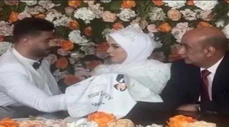 بعد عقد قران «احمد ابراهيم».. ما حكم الشرع في قيام فتاة بدور المأذون عند كتب كتابها؟
