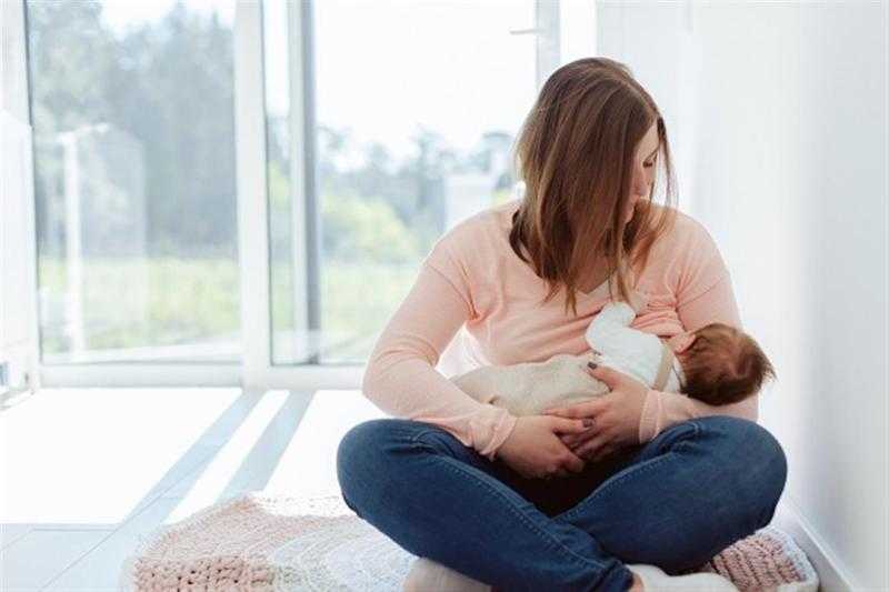 وزارة الصحة توضح أهمية الرضاعة الطبيعية للطفل