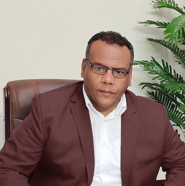 أبو بكر الديب الخبير الاقتصادي 