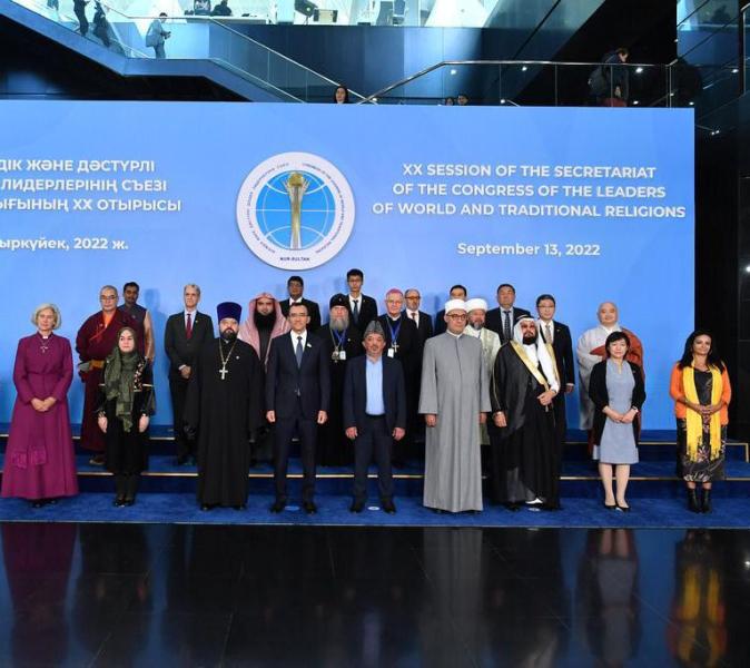 الأمين العام لمجمع البحوث الإسلامية يدعو زعماء الأديان لتبني خطاب واحد يعزز قيم المحبة والرحمة والسلام 
