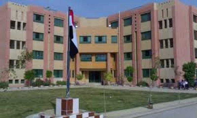 مدير مدرسة بالأقصر يرد على صورة له: دي مش أول مرة أعمل كده.. فيديو