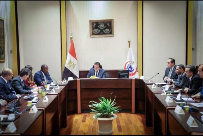 وزير الصحة خلال الاجتماع 
