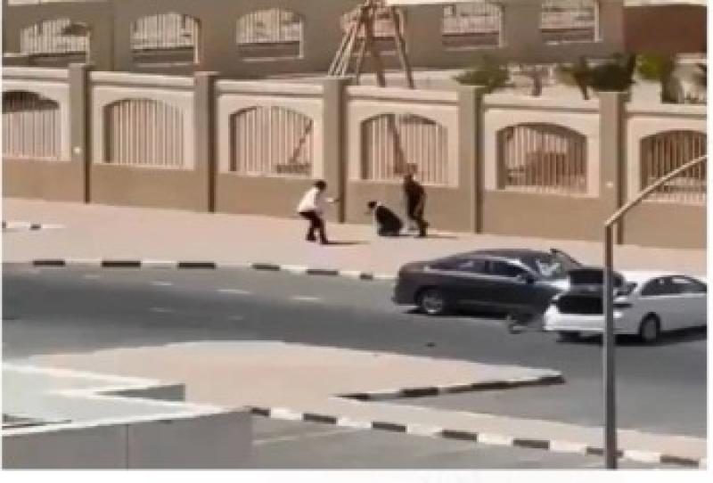 اعتداء وحشي على امرأة وسحلها بالشارع.. تفاصيل صادمة