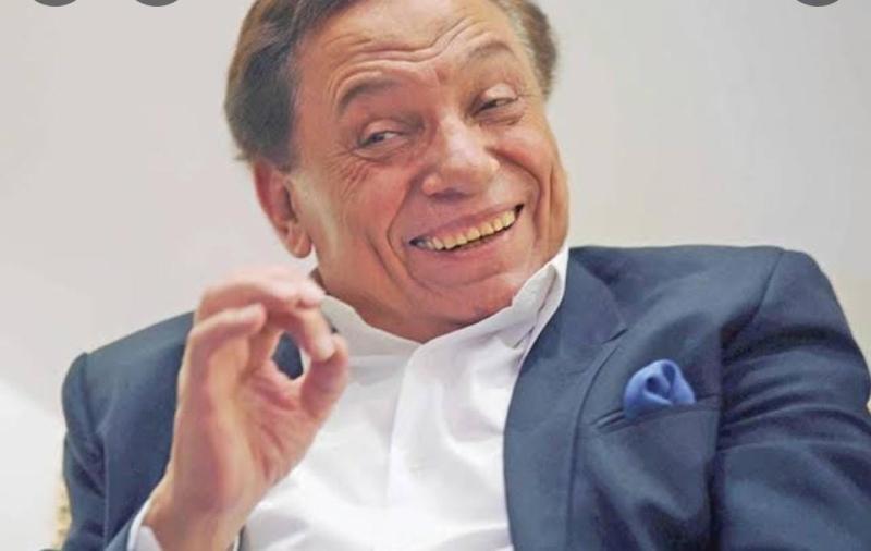 التبرع بنصف ثروته ووضع صورته على الجنيه.. شائعات عانى منها الزعيم عادل إمام