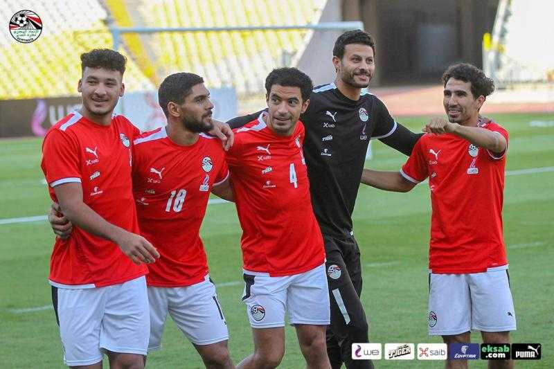 المنتخب يختتم تدريباته على ملعب برج العرب