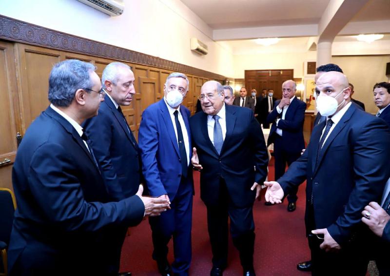 رئيس مجلس الشيوخ يقد العزاء في والدة رئيس المحكمة الدستورية العليا