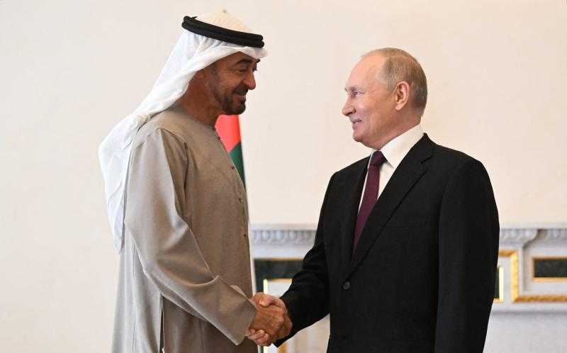 رئيس الإمارات: «استمرار المشاورات ضروري لحل الأزمة الأوكرانية الروسية»