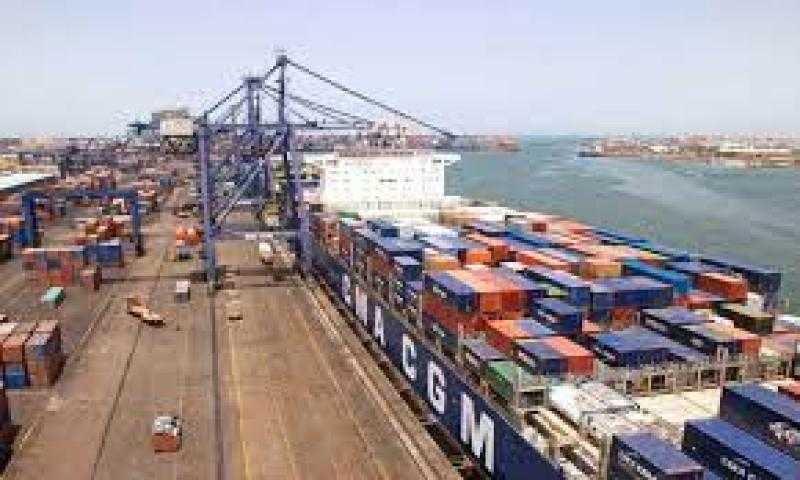 هل تبيع مصر موانئها؟.. وزير النقل يُجيب «فيديو»