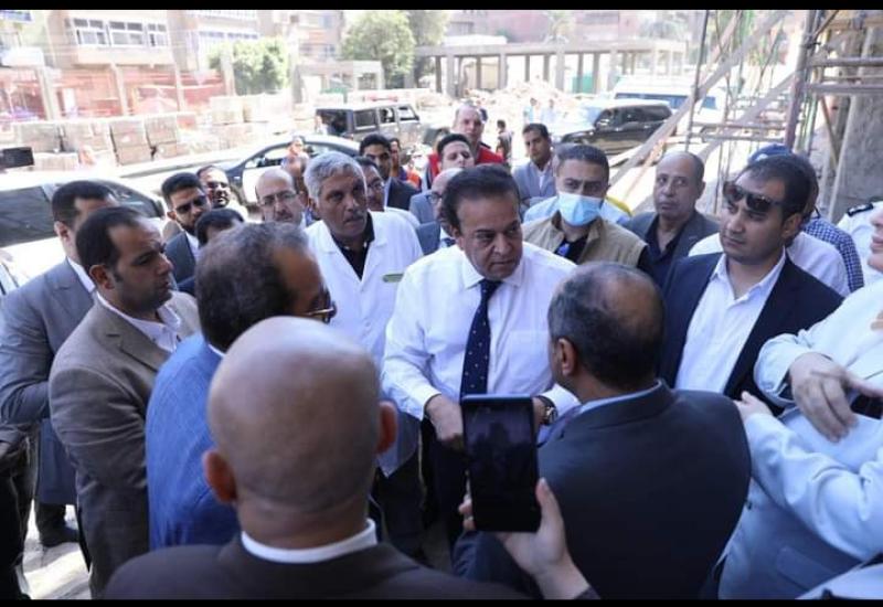 وزير الصحة خلال الجولة 