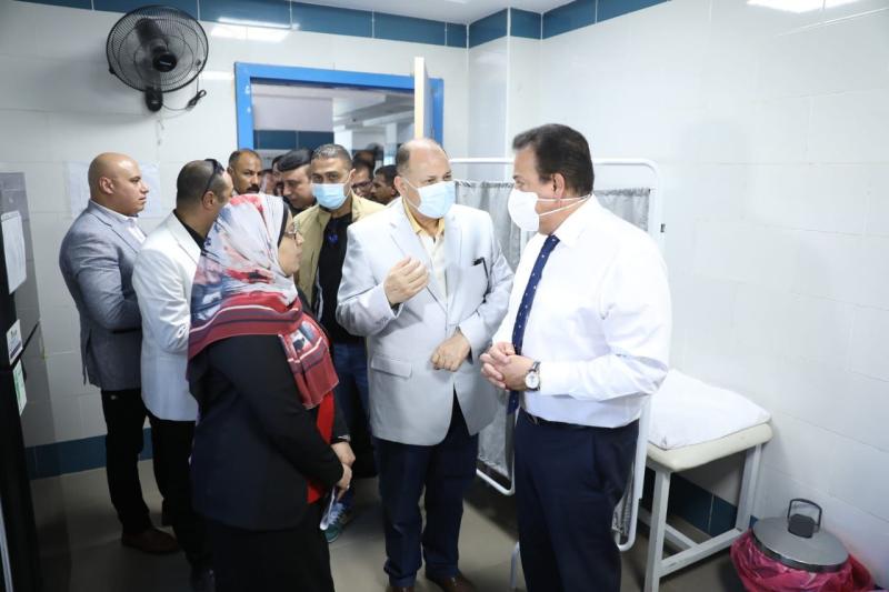 وزير الصحة يتفقد وحدة صحة الأسرة بقرية نزلة باقور ضمن مبادرة حياة كريمة بأسيوط 