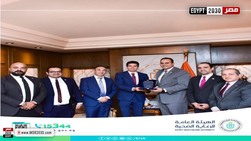 رئيس هيئة الرعاية الصحية خلال اللقاء