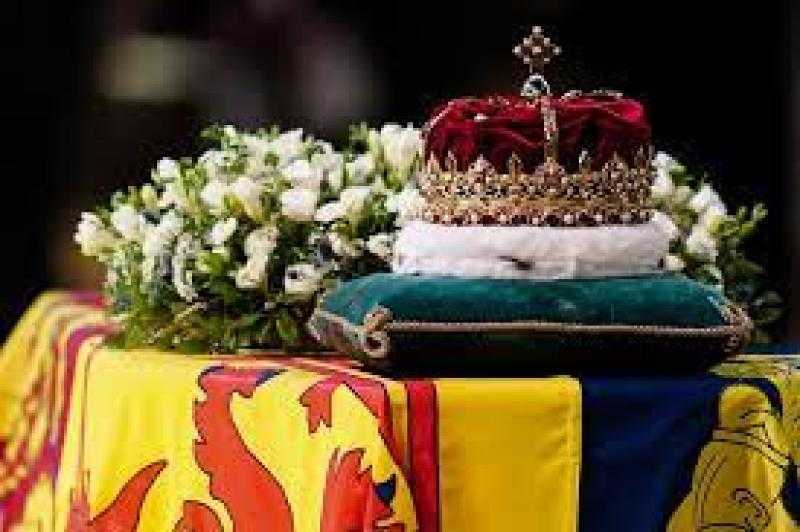 الآلاف يشاركون في جنازة الملكة إليزابيث الثانية.. غدًا