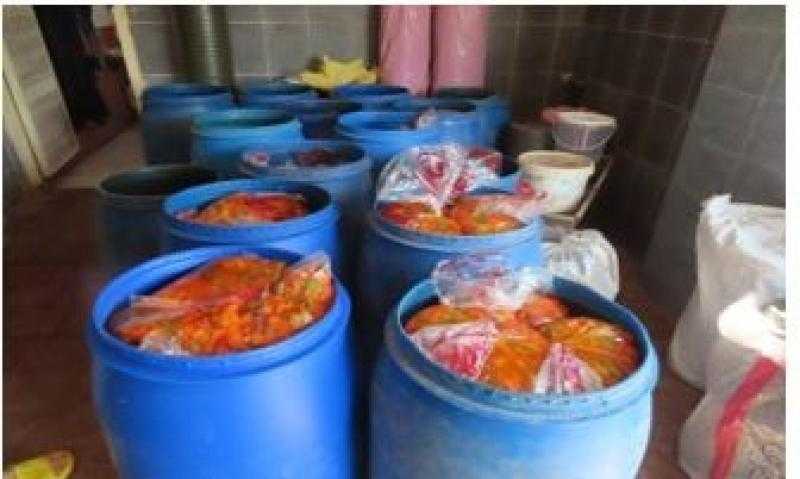 شرطة التموين تضبط 10 أطنان مخللات بدون بيانات في الغربية