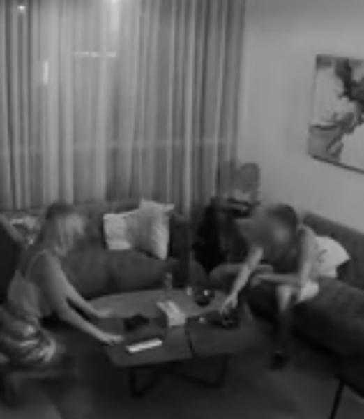 «زوجها مخرج معروف».. القبض على فنانة شهيرة مع عشيقها في منزل الزوجية