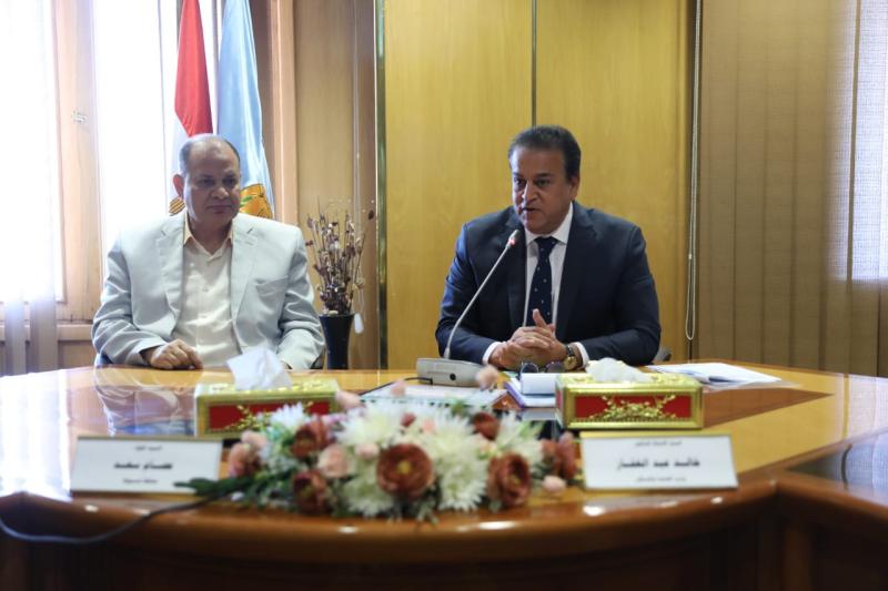 وزير الصحة ومحافظ أسيوط 
