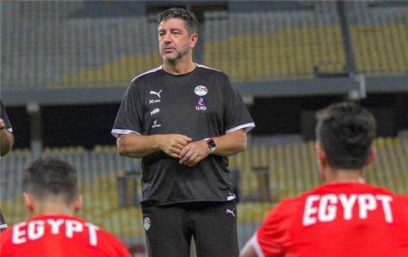 نجم الأهلي يطالب برحيل روي فيتوريا.. السبب صادم