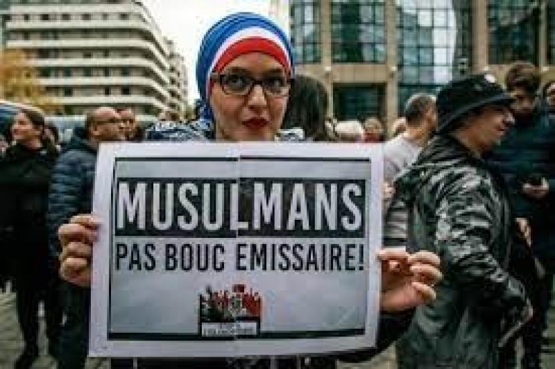 مدرسة فرنسية تثير الجدل بسبب إهانة طالبتين محجبتين